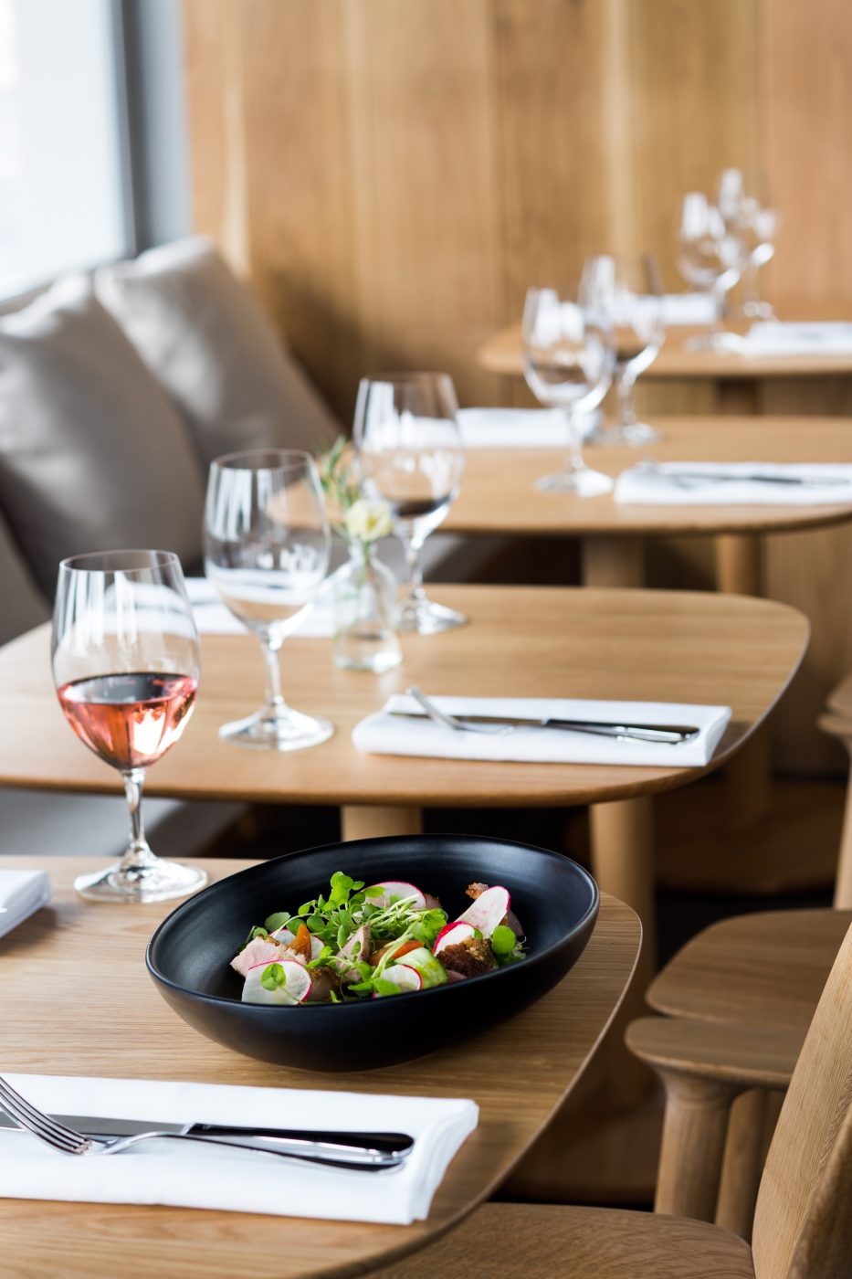 开云（中国） - 桌几|餐桌|办公家具|设计师家具|奥索餐台